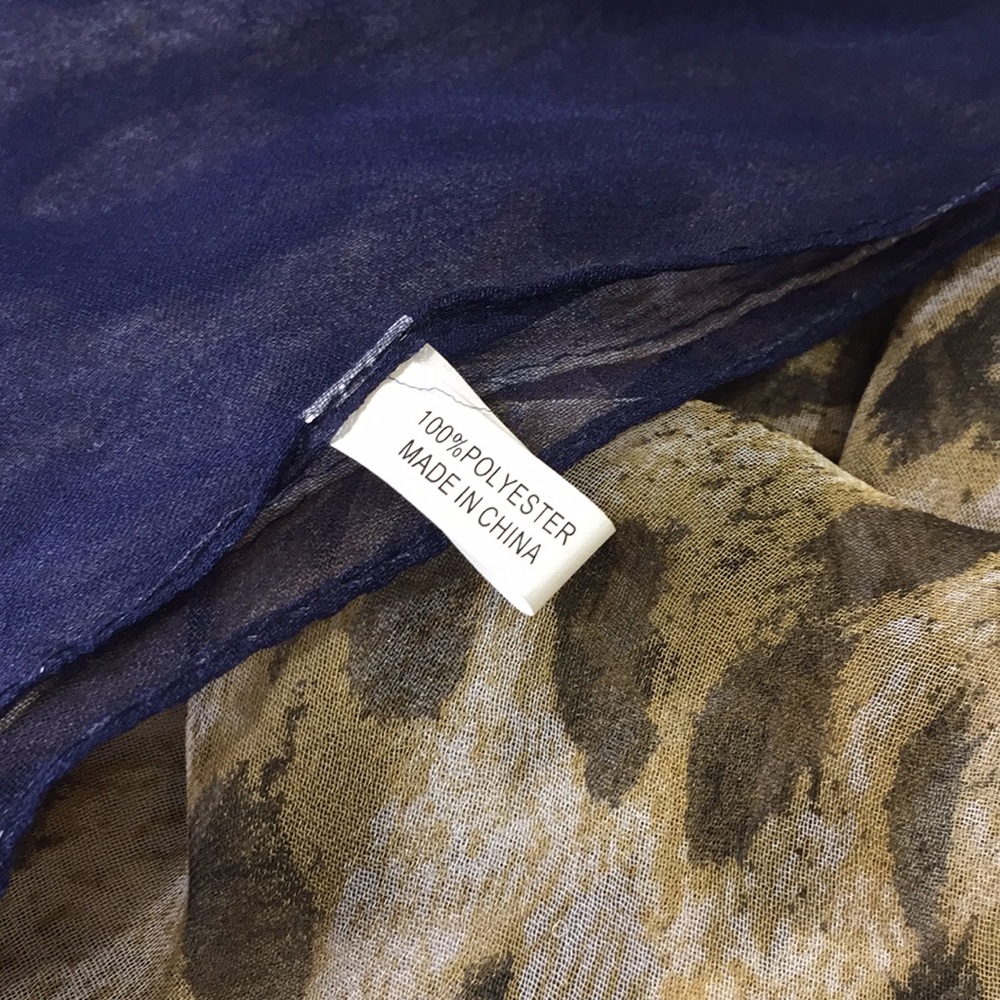 🆕NWT Silk-Like Animal Print Long Sheet Scarf - Picture 5 of 6